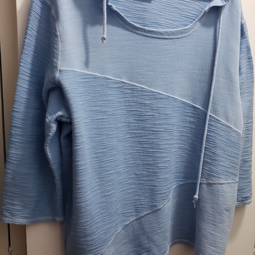 Light blue hot cotton size L sweatshirt